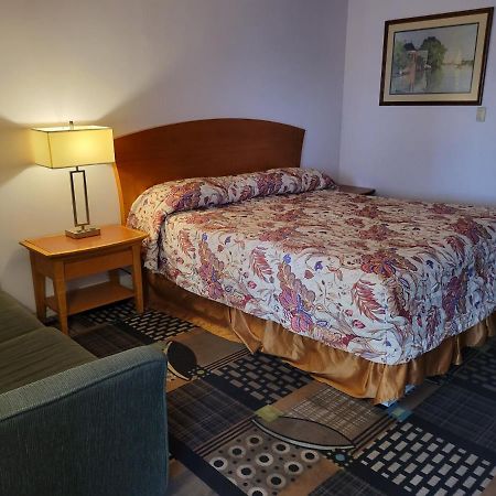 بليثي، ريفيرسيدي، كاليفورنيا Emerald Inn & Lounge المظهر الخارجي الصورة