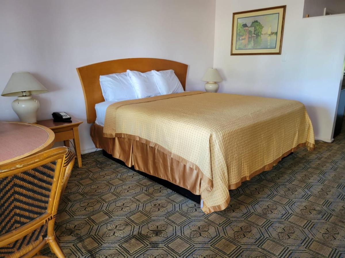 بليثي، ريفيرسيدي، كاليفورنيا Emerald Inn & Lounge المظهر الخارجي الصورة