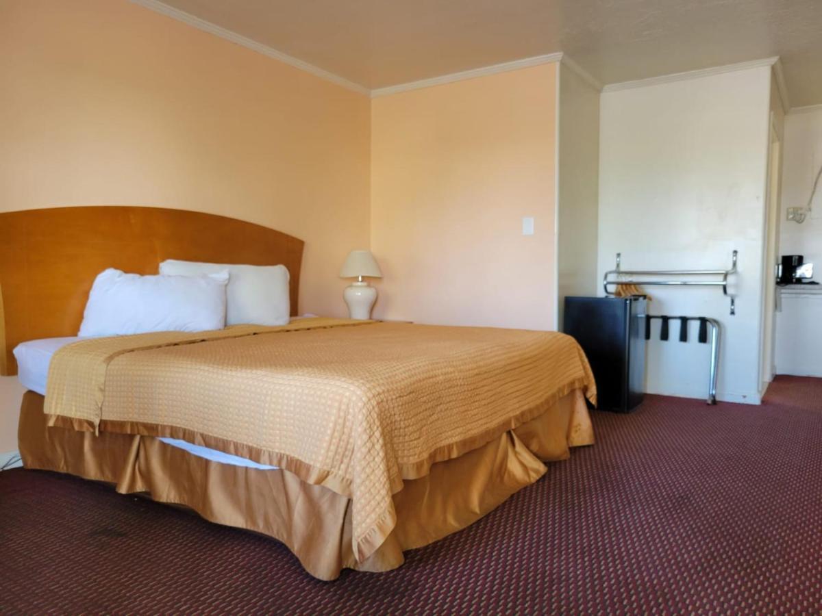 بليثي، ريفيرسيدي، كاليفورنيا Emerald Inn & Lounge المظهر الخارجي الصورة
