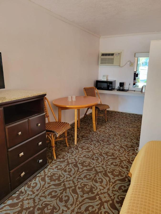بليثي، ريفيرسيدي، كاليفورنيا Emerald Inn & Lounge المظهر الخارجي الصورة