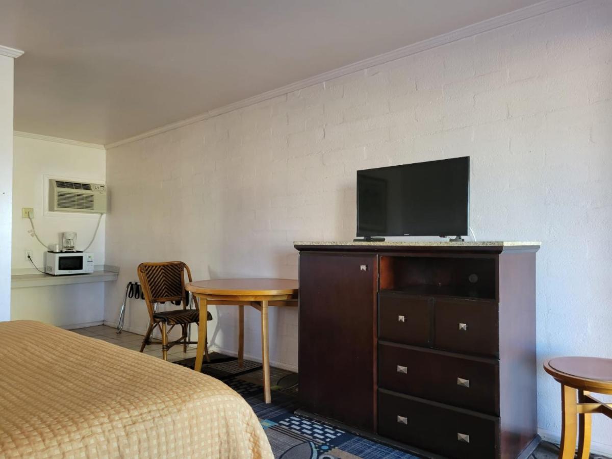 بليثي، ريفيرسيدي، كاليفورنيا Emerald Inn & Lounge المظهر الخارجي الصورة