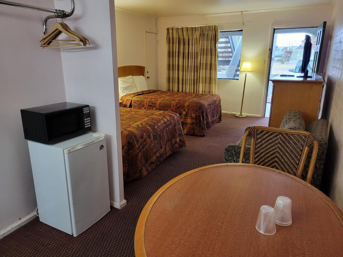بليثي، ريفيرسيدي، كاليفورنيا Emerald Inn & Lounge المظهر الخارجي الصورة