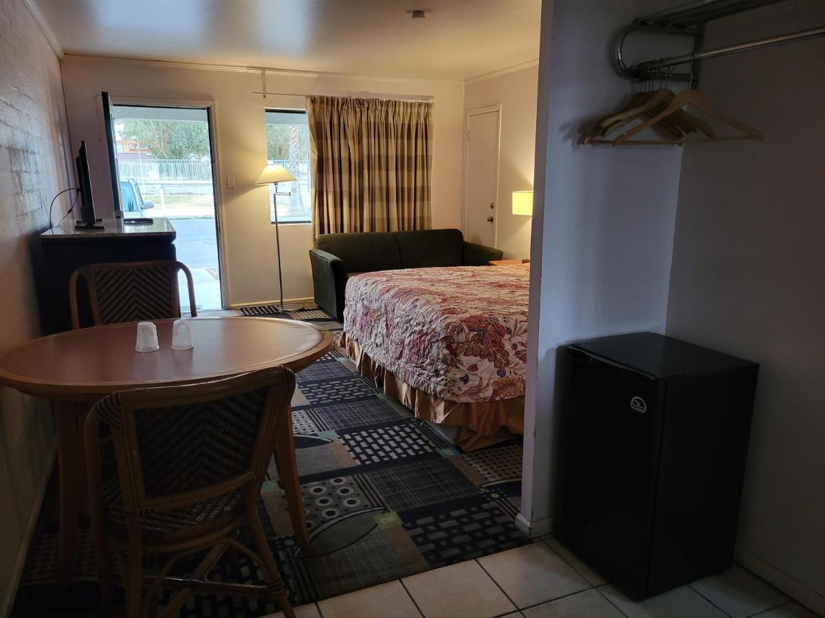 بليثي، ريفيرسيدي، كاليفورنيا Emerald Inn & Lounge المظهر الخارجي الصورة