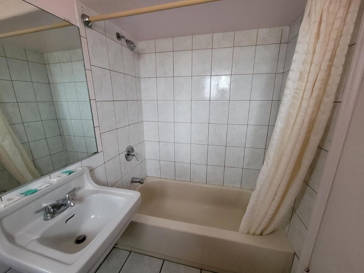بليثي، ريفيرسيدي، كاليفورنيا Emerald Inn & Lounge المظهر الخارجي الصورة