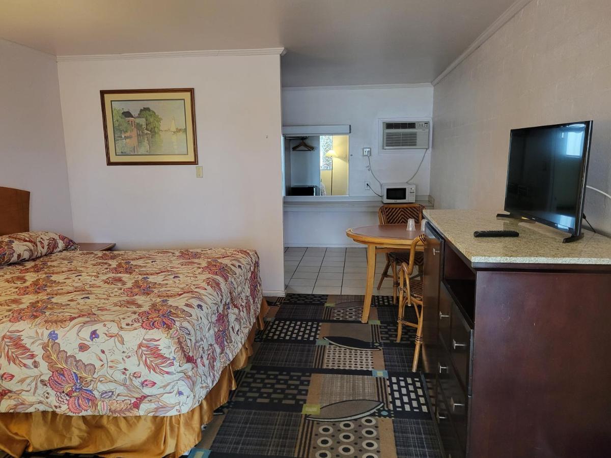 بليثي، ريفيرسيدي، كاليفورنيا Emerald Inn & Lounge المظهر الخارجي الصورة