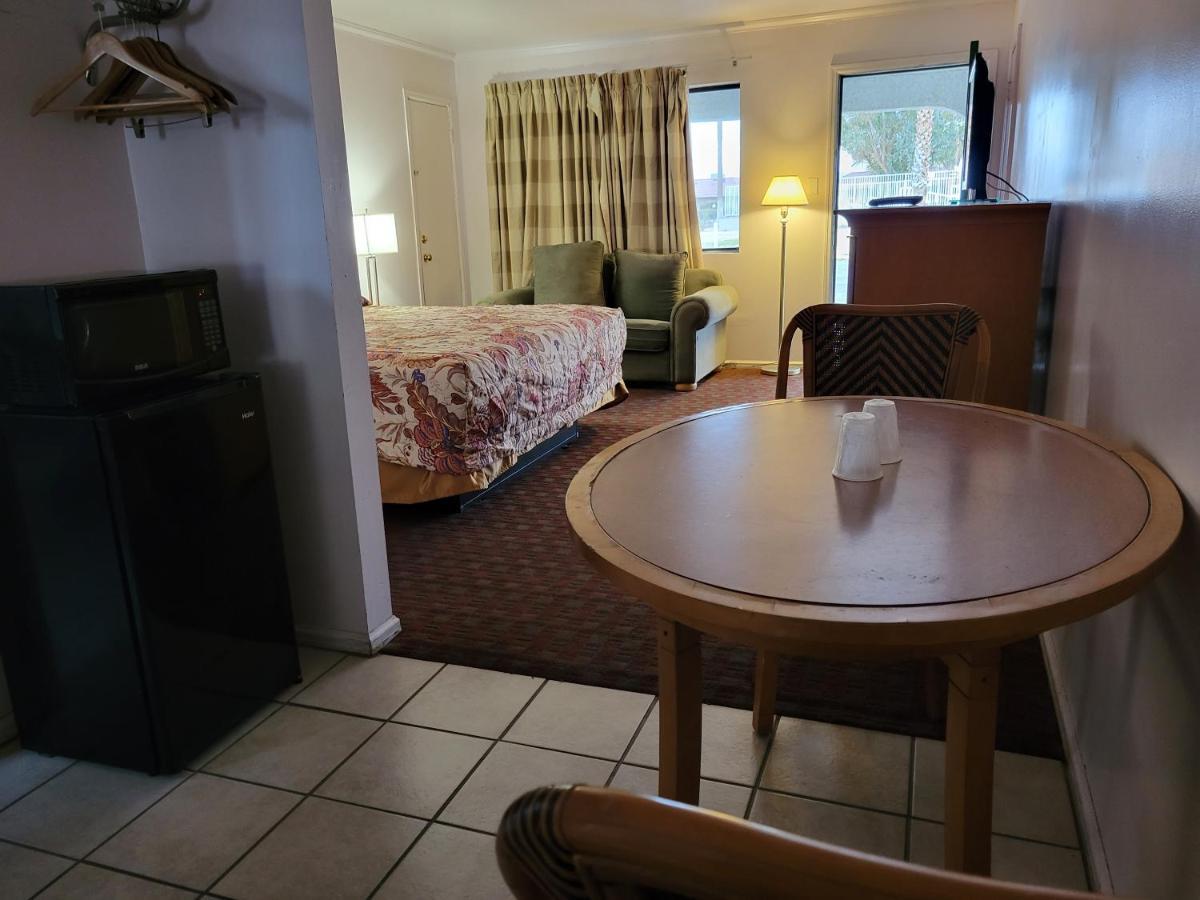 بليثي، ريفيرسيدي، كاليفورنيا Emerald Inn & Lounge المظهر الخارجي الصورة