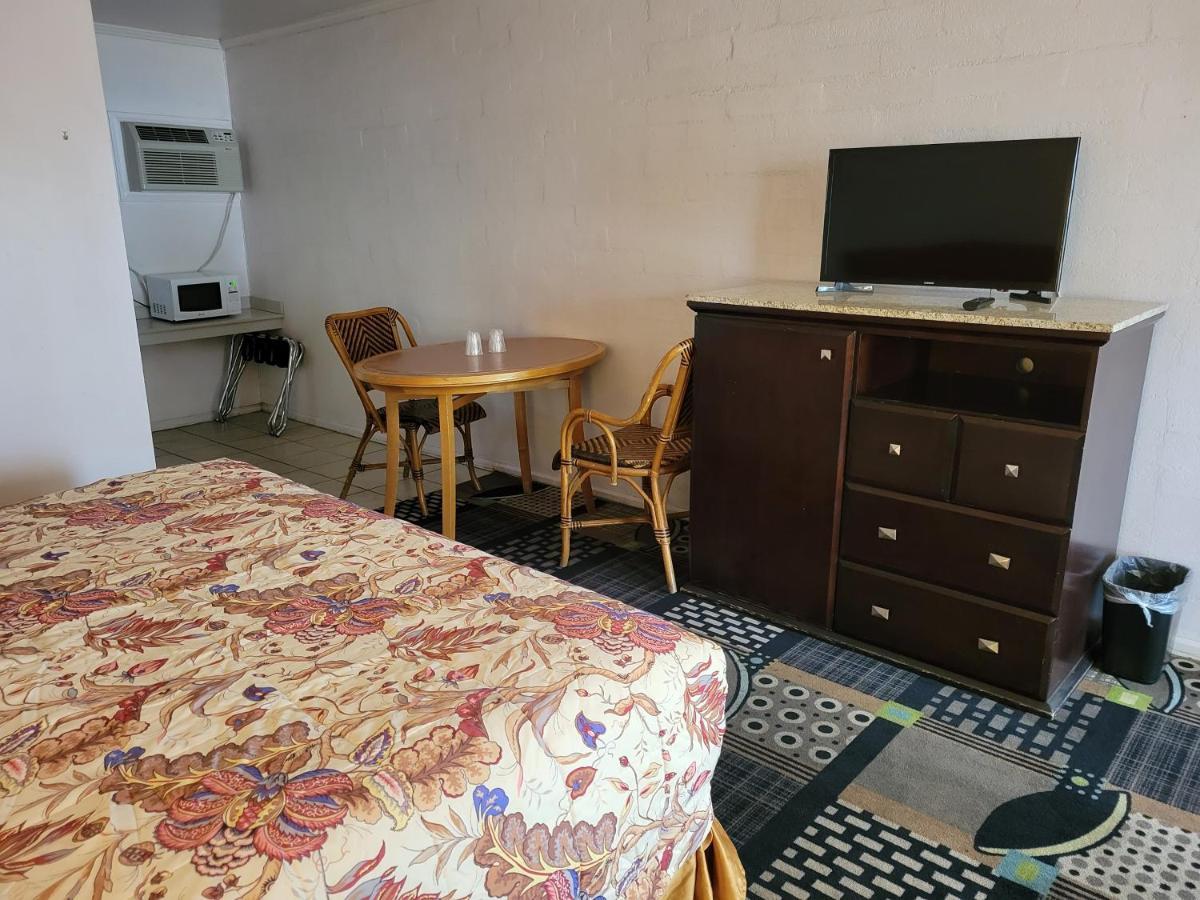 بليثي، ريفيرسيدي، كاليفورنيا Emerald Inn & Lounge المظهر الخارجي الصورة