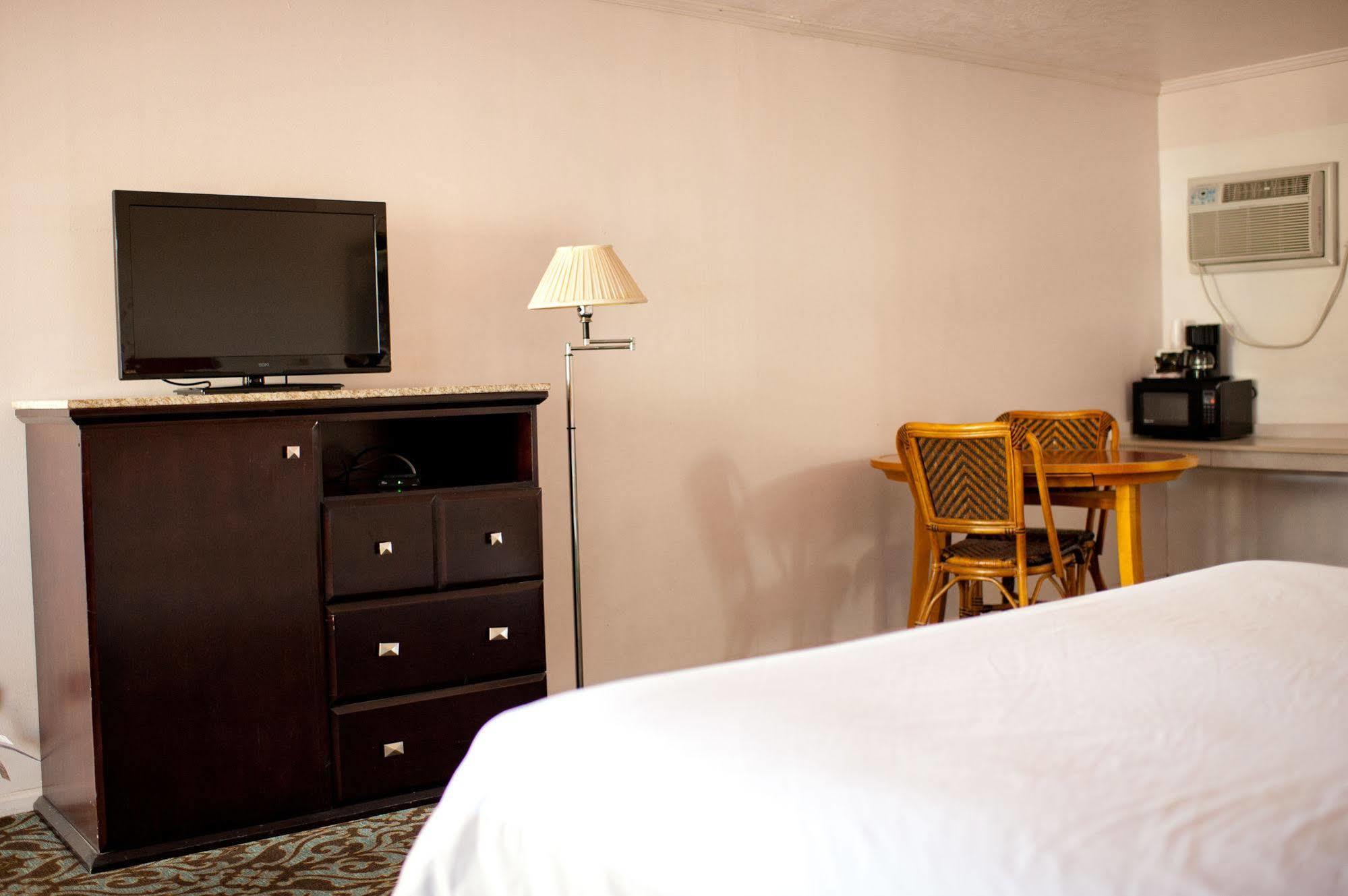 بليثي، ريفيرسيدي، كاليفورنيا Emerald Inn & Lounge المظهر الخارجي الصورة