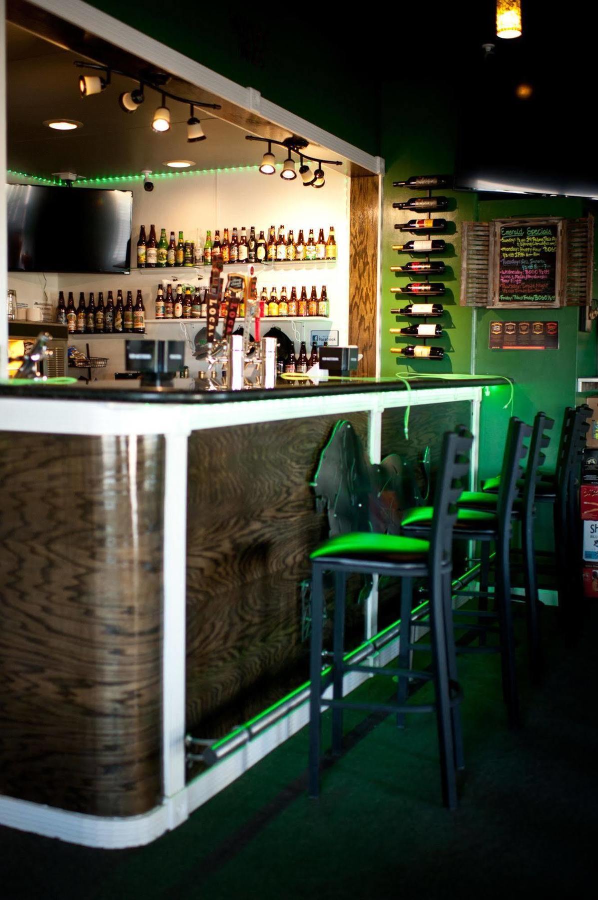بليثي، ريفيرسيدي، كاليفورنيا Emerald Inn & Lounge المظهر الخارجي الصورة